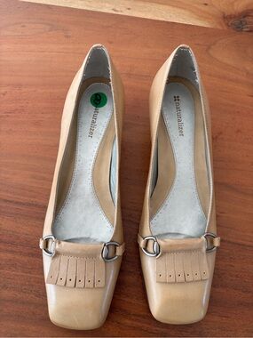 Naturalizer Women's Beige Leather Square-Toe Loafers with Fringe size 7M